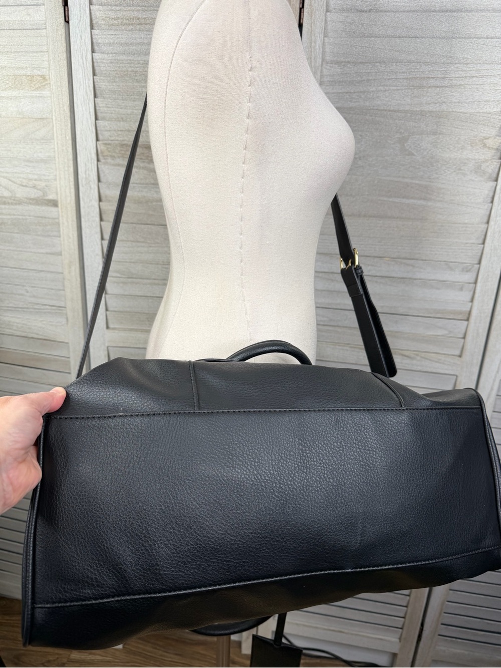 JUSTFAB Black Vegan Leather Weekender Travel Overnight Duffle Bag - Picture 5 of 8